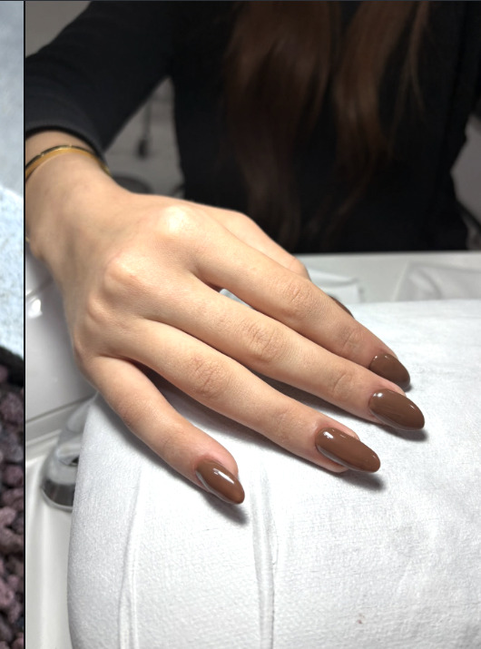 Kahve tonlarında Begüm Atelier manikürü